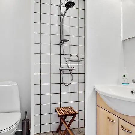 Amazing In With 2 Bedrooms And Internet