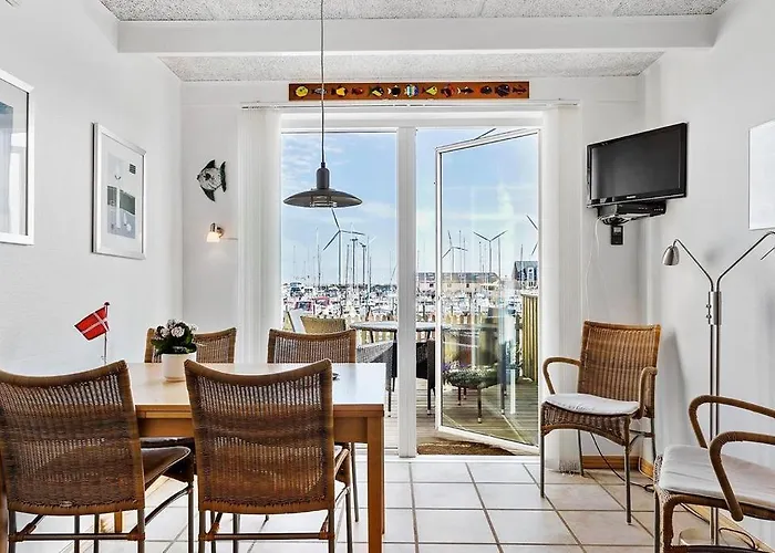 Amazing In With 2 Bedrooms And Internet