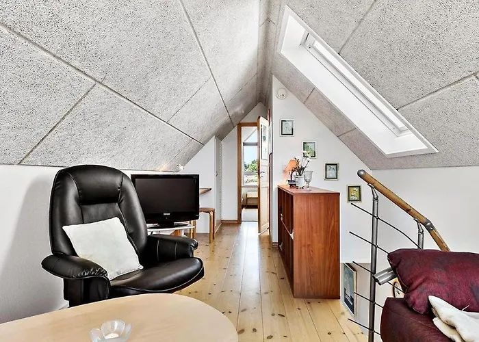 Amazing In With 2 Bedrooms And Internet * Glesborg